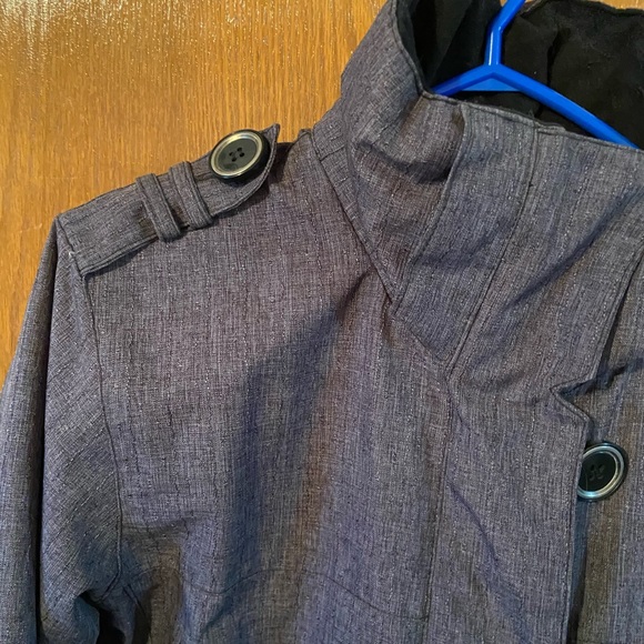 Powder Room snowboarding jacket, removable hood. Warm & perfect for snowsports! - Picture 4 of 7